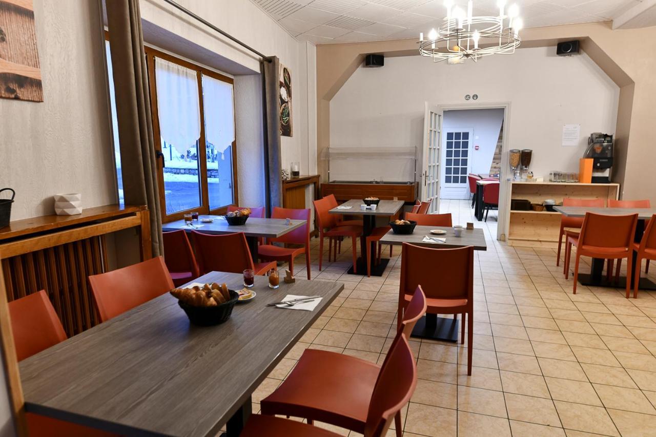 Hotel Restaurant Le Centre Lelex Exterior photo