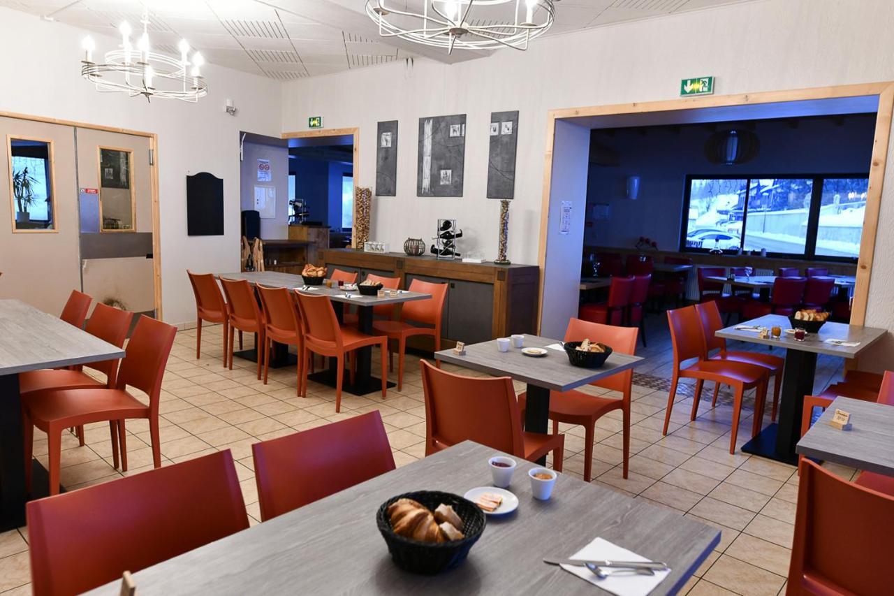 Hotel Restaurant Le Centre Lelex Exterior photo