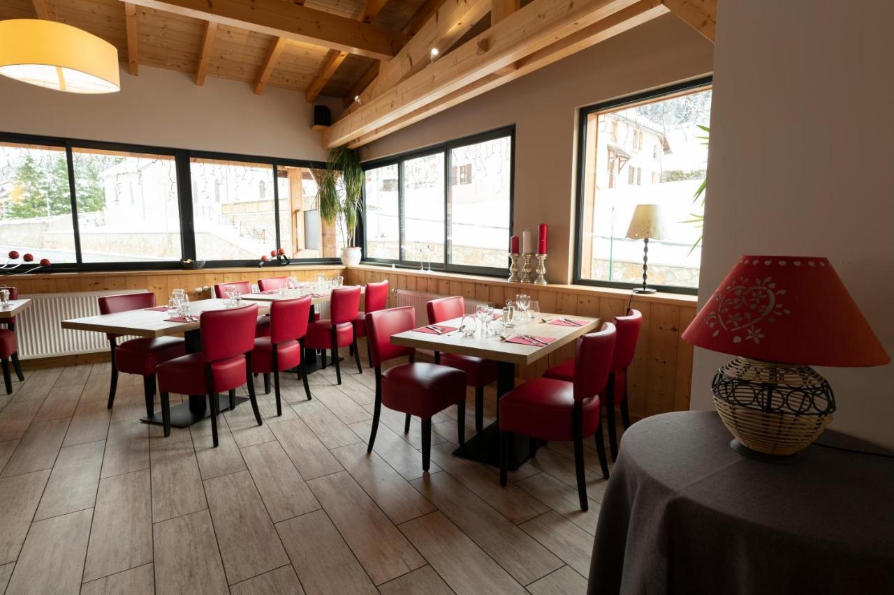 Hotel Restaurant Le Centre Lelex Exterior photo