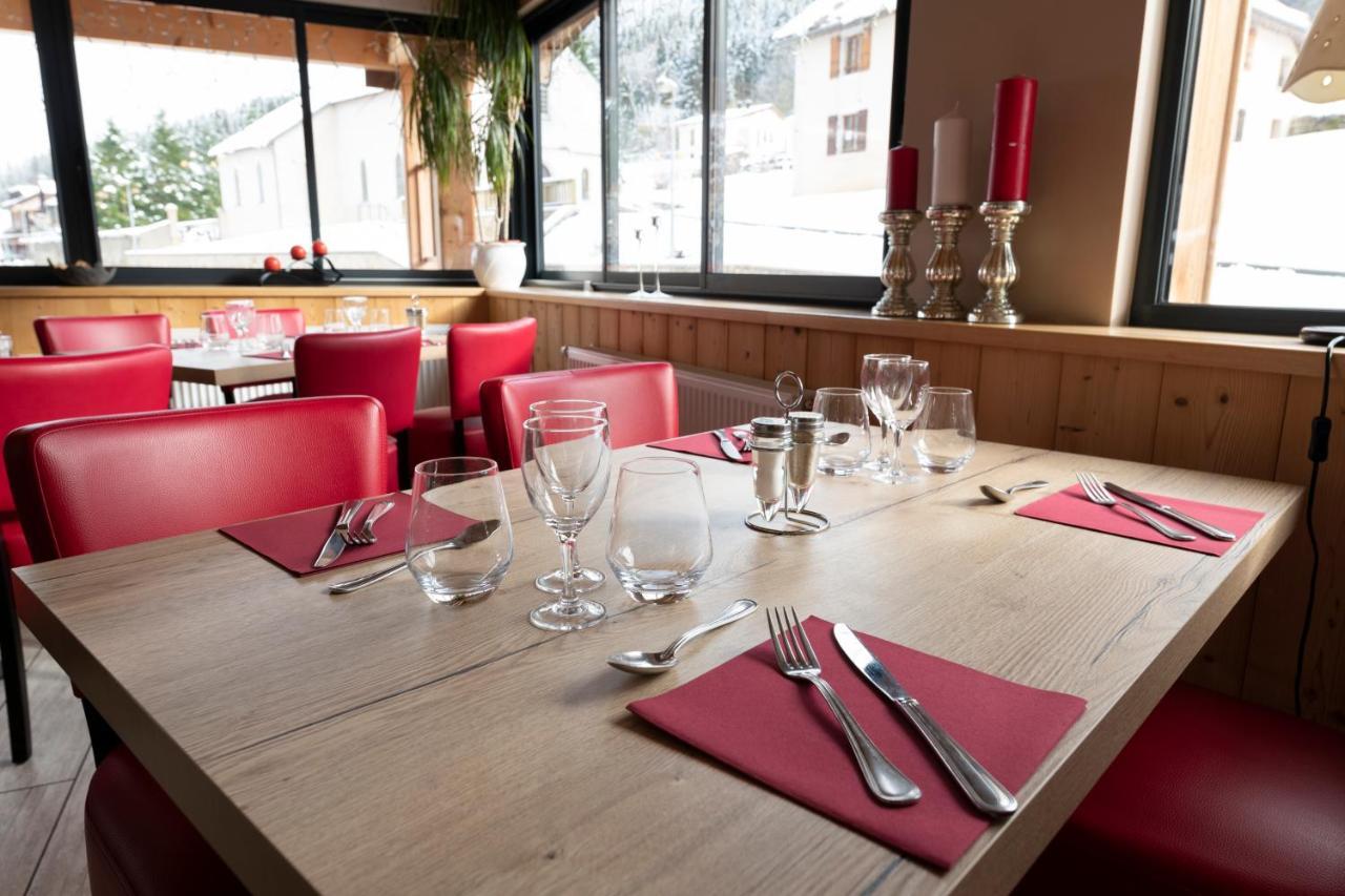Hotel Restaurant Le Centre Lelex Exterior photo